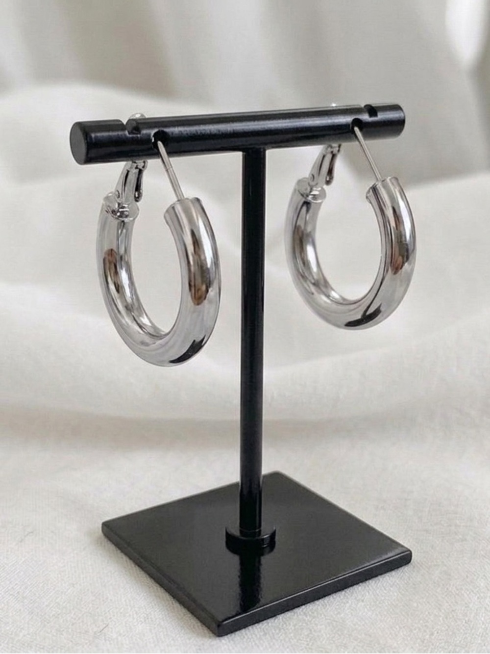 Silver plated women’s 25mm hoop earrings hypoallergenic